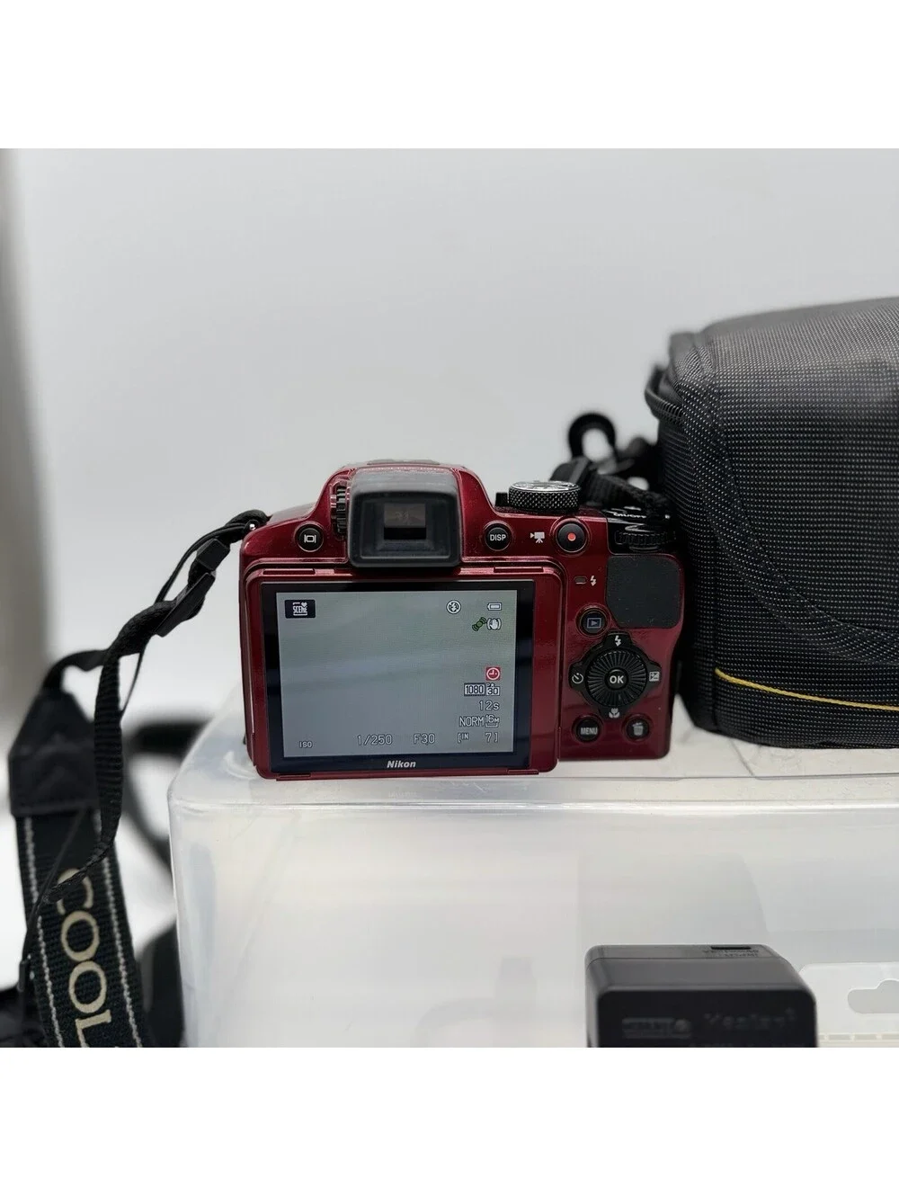 Nikon COOLPIX P510 Bridge Camera 42x Optical Zoom Full HD Built-in Flash/ Red
